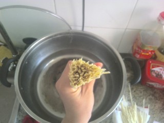 3、鸡蛋酱面,一人量 