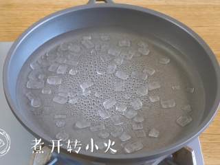 6、24m+自制冰糖葫芦（宝宝辅食）,接着，就可以开火煮了，煮开之后转小火~