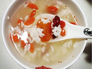 10、甜酒酿--家庭简单版,放了点水果干，也可以打酒酿蛋，酒酿汤圆！做多了，吃久了，酒精浓了，可以炖鱼，用处很多哟！