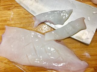 3、台式什錦炒麵,花枝（去外膜，內臟）切小片