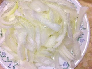 5、台式什錦炒麵,洋蔥切絲