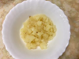 9、台式什錦炒麵,蒜末30公克