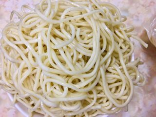 10、台式什錦炒麵,油麵600公克