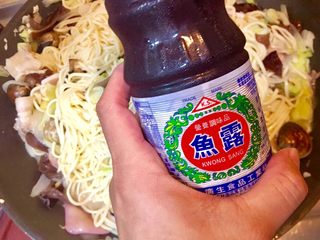 28、台式什錦炒麵,加入魚露
