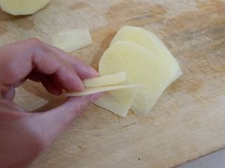 4、新手必看  番茄土豆汤,切薄片，有厚片做对比，很容易理解了。