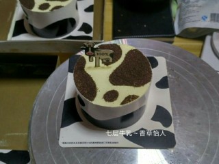 11、好吃到爆的七层牛乳蛋糕（改良版）,最后插上小牛的插排装饰下