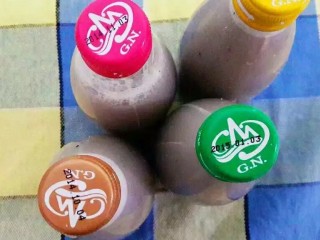 4、塑身解压食单之三文鱼,可以多做一些，装入洗净烫过的旧牛奶瓶中，入冰箱冷藏，隔天早餐用。