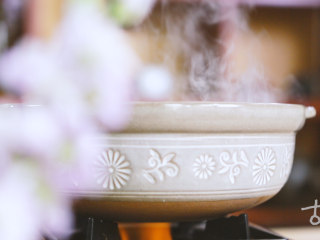 5、【冬瓜糖】童年夏日里的一块清凉甜香,清水泡过的冬瓜条捞出，入锅，加水没过瓜条，煮开五分钟捞出，充分沥干水分；