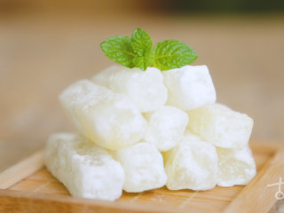 9、【冬瓜糖】童年夏日里的一块清凉甜香,用锅铲不停翻炒至返砂即成。