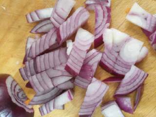 3、抓饭,洋葱切块