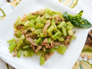 11、芹菜炒肉,成品图。