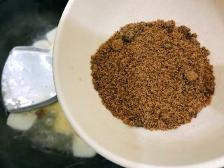 10、食过返寻味~黑芝麻枸杞红糖炒年糕,加入红糖