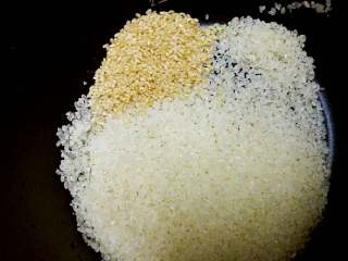 1、牛排骨土豆焖饭+#食材土豆#,米事先泡好