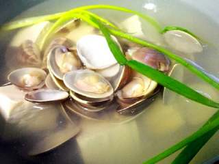 15、牛排骨土豆焖饭+#食材土豆#,再配碗清淡的汤，完美，开吃吧