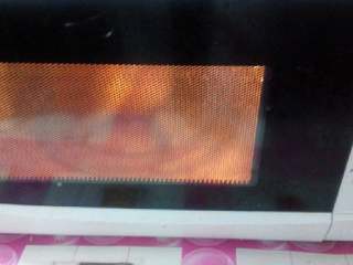 4、家庭自制健康汉堡包,汉堡包放微波炉里加热一下会比较软一点好吃