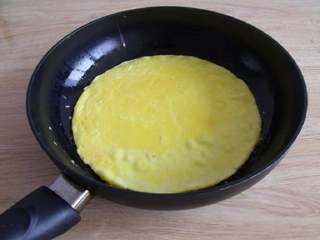 5、家庭自制健康汉堡包,平底锅煎好鸡蛋