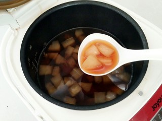 7、生姜冬瓜饮,半个小时后，冬瓜软，嫩取出放至温热即可饮用！