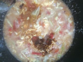 14、西红柿鸡蛋疙瘩汤,放入锅中搅拌均匀，大火煮开就可以出锅了