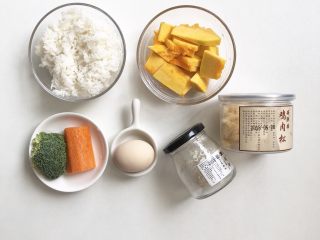 1、黄金酱烩饭,准备食材如上图