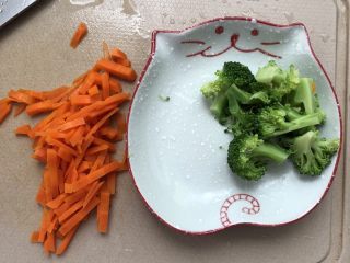 3、黄金酱烩饭,切成适合宝宝咀嚼的大小