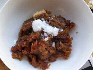 7、枣糕,加入白糖,红糖 我不爱吃糖 喜欢吃甜的可以多加糖