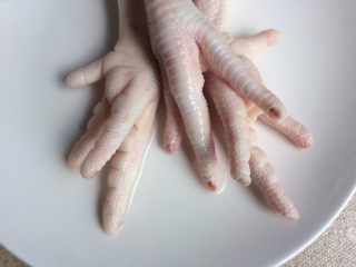 2、酱香鸡爪,鸡爪去脚趾