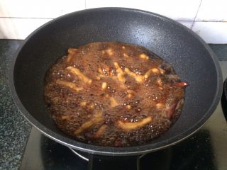 20、酱香鸡爪,大火煮开