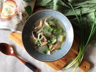 20、秀珍菇冬瓜肉片汤,鲜美无比(❀ฺ´∀`❀ฺ)ノ