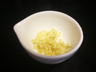 4、凉拌生瓜,姜切碎