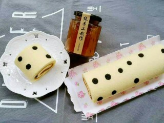 25、枇杷果酱波点蛋糕卷,成品图