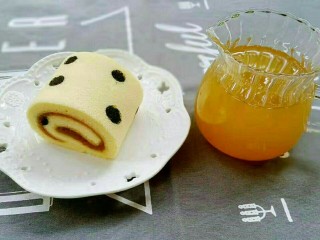 27、枇杷果酱波点蛋糕卷,泡上一壶枇杷果茶，原汁原味！