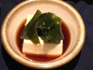 8、五福临门-吃豆腐,3福:海菜芽豆腐/每块豆腐放些海菜芽，淋酱油跟米醋调味。