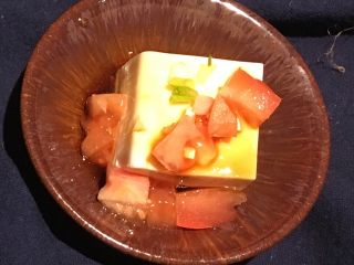 10、五福临门-吃豆腐,5福:番茄豆腐/每块豆腐放些番茄丁，淋上酱油跟橄榄油.