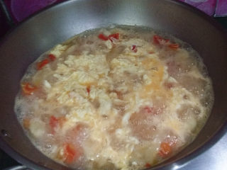 8、#懒人料理#番茄鸡蛋疙瘩汤,待蛋花凝固、即可关火