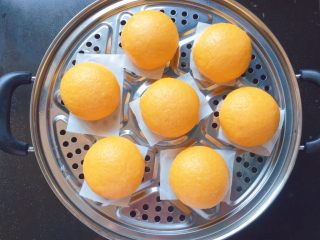 16、玉米面红枣包,美味可口的玉米面红枣包蒸好啦，出锅趁热吃，超级好吃哦。