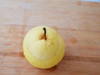 8、冰糖雪梨银耳,盖上雪梨盖