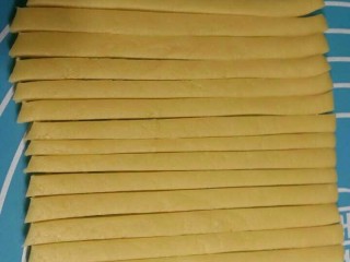 13、阿拉棒,切成宽0.5厘米的长条状，