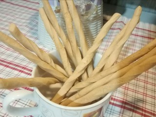 16、阿拉棒,阿拉棒  低油，低脂，低糖健康，简单易做的一款饼干。赶紧动手做起来吧。我先去享受美食啦！