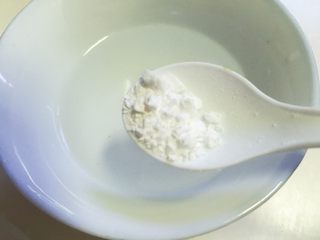 5、肉末油麦菜,淀粉用水化开