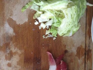 3、秘制温州特色海鲜炒粉干,球菜切细长段,五花肉切片