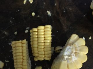 5、家庭版蟹煲,玉米切段