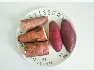 2、芋圆小火锅,番薯、紫薯洗净上锅蒸熟，现在买不到芋头，有芋头的可以放些芋头