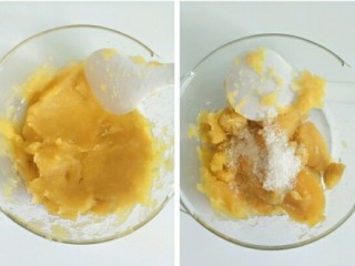 3、芋圆小火锅,把蒸熟的番薯捣成泥，趁热加入适量白糖