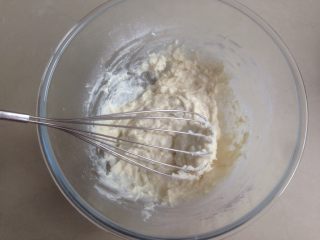 4、不上火的蒸蛋糕,拌至不见干粉即可