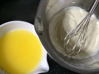 9、淋面柠檬香草磅蛋糕,碗和黄油再次的奶酪热水和温暖过。（不要忘记做这个工作）