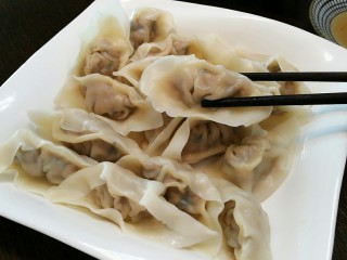 30、石蛤蟆水饺（博山水饺的包法）,把饺子捞出控水，准备一碟醋或蘸料开吃吧！