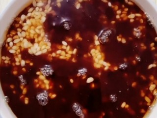 8、红糖糯米饭,加入清水没过红糖