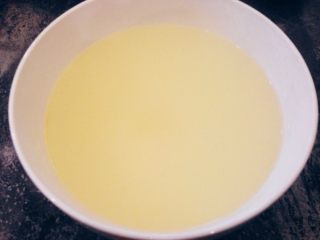 7、香辣烤鱼,准备400g鲜高汤备用。