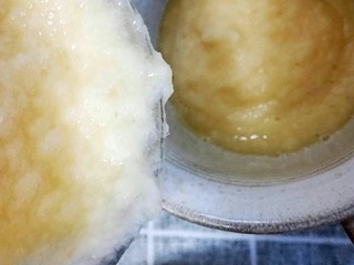 7、韩式辣白菜,把材料打成这样的糊状。