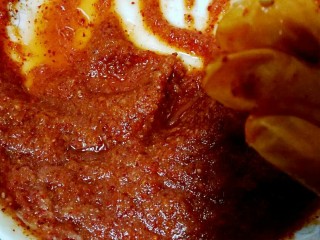 9、韩式辣白菜,这个是和好的辣椒酱，可以适当的尝一下味道，缺少什么就再放一些。这个酱我觉得也是百搭的酱，配拌饭，拌面都是可以的。